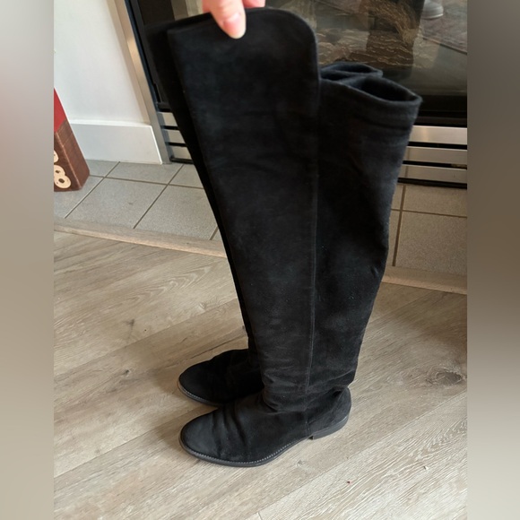 Stuart Weitzman - Picture 4 of 5